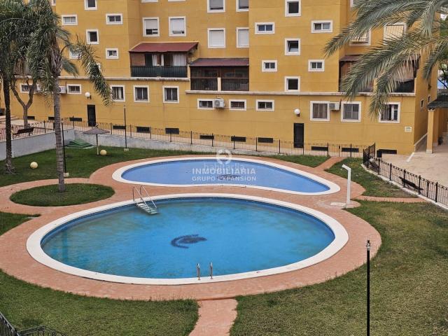 Piso en venta en Aspe, Prosperidad. Espectacular piso en Aspe de 132 m2 con piscina y garaje muy bien situado. Pisos.