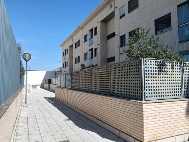 Piso en venta en Burgo de Ebro El. TU PRIMER HOGAR TE ESPERA! PISO LISTO PARA ENTRAR A VIVIR CON PISCINA, GARAJE Y TRASTERO. Pisos Burgo de Ebro.