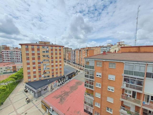 Piso en venta en Burgos, Gamonal San Bruno G9. PISAZO TOTALMENTE EXTERIOR PARA ENTRAR A VIVIR EN EL CORAZON DE GAMONAL 3 DORMITORIOS 2 BAÑOS 2 TERRAZAS Y GARAJE. Pisos.