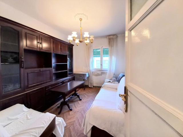 Piso en venta en Burgos, San Julián Barriada de Cortes. EXCLUSIVO Y CÉNTRICO BAJO CON AMPLIO PATIO. Pisos.