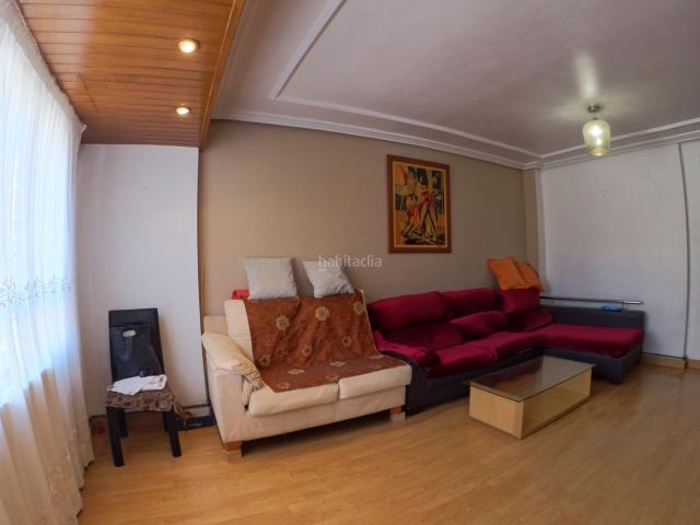 Piso en venta en Burriana, Llombai. Amplio piso reformado de 140 m² con 4 habitaciones, terraza y trastero. Pisos.