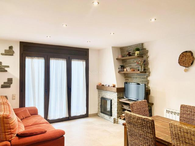 Piso en venta en Bagà. Se vende Piso Dúplex con parking y ascensor con dos dormitorios y balcón en Bagà!. Pisos.