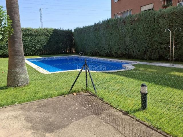 Piso en venta en Badajoz, Avenida Elvas. Amplio piso de tres dormitorios, dos baños, salón comedor de 42 m2, con garaje y trastero y piscina comunitaria. Pisos.