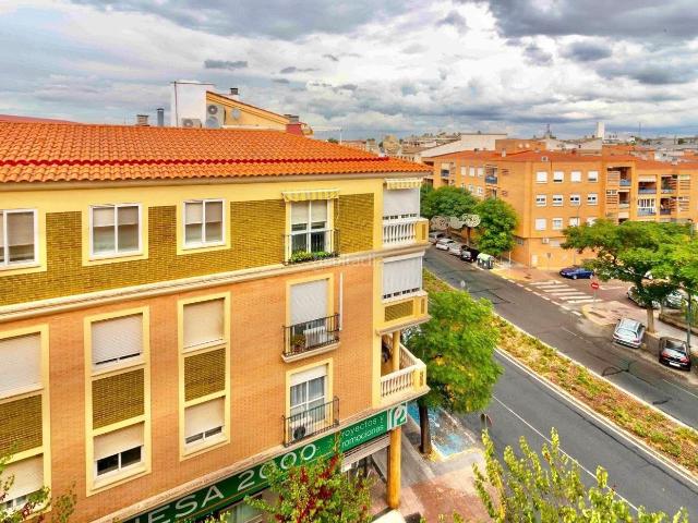 Piso en venta en Badajoz, La Estación. Pisazo en plena Avenida Carolina Coronado. Pisos.