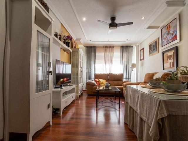 Piso en venta en Badajoz, La Estación. Tu hogar ideal junto al Parque de San Fernando! 4 dormitorios y garaje incluido. Pisos.