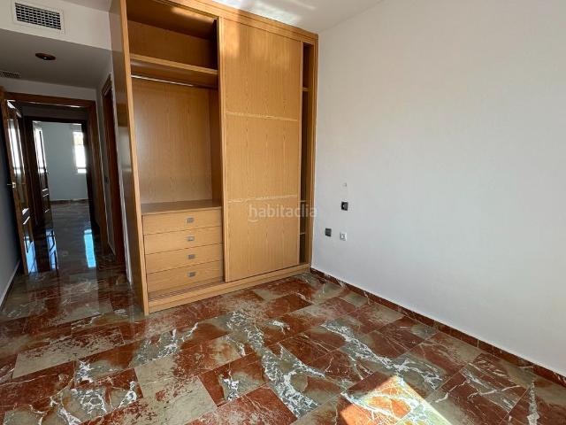 Piso en venta en Badajoz, San Roque Ronda Norte. Amplio piso de 100 m2, de tres dormitorios, dos baños, garaje apto para entrar a vivir, visitelo. Pisos.