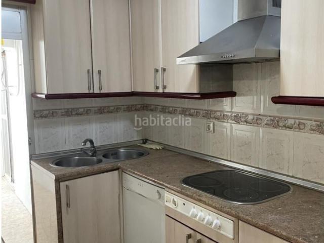 Piso en venta en Badajoz, San Roque Ronda Norte. Se vende piso en plena Avenida Ricardo Carapeto de tres dormitorios y cuarto de baño. Pisos.