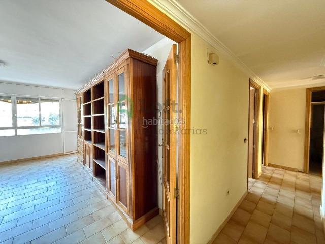 Piso en venta en Badajoz, Santa Marina. OPORTUNIDAD AMPLIA VIVIENDA EN AVENIDA SANTA MARINA. Pisos.