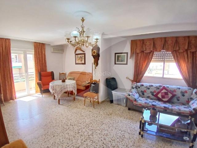 Piso en venta en Badajoz, Santa Marina. PISO EN ESQUINA EN LA ZONA CENTRO, JUNTO AL COLEGIO LOS MARISTAS. Pisos.