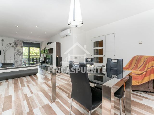 Piso en venta en Badalona, Montigalà. Espectacular vivienda en finca seminueva con ascensor del año 2009 con 105m² de piso y gran terraza de 82m² en Badalona. Pisos.