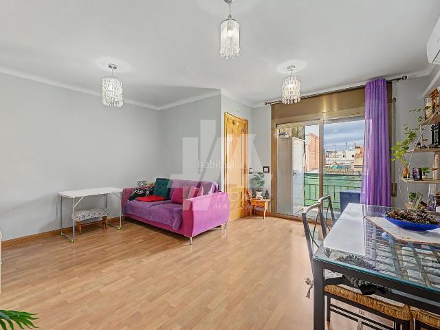 Piso en venta en Badalona, Artigues. Piso reformado para entrar a vivir. Pisos.