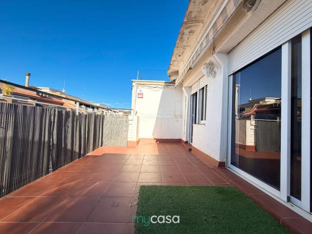 Piso en venta en Badalona, Bufalà. ¡MAGNÍFICO ÁTICO CON TERRAZA!. Pisos.