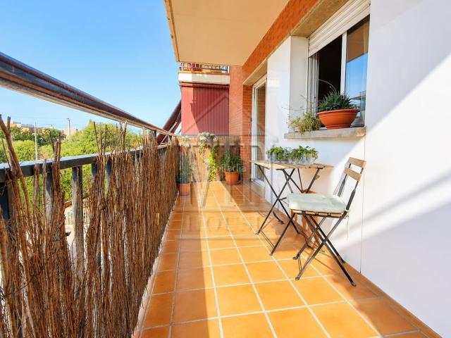 Piso en venta en Badalona, Bufalà. Oportunidad en Bufala, 119m2, 3 hab, ascensor, balcon, parking y trastero. Pisos.