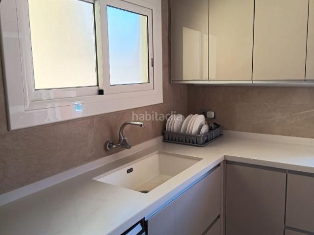 Piso en venta en Badalona, Bufalà. Se vende amplio piso con terraza y gran patio privado en Badalona. Pisos.