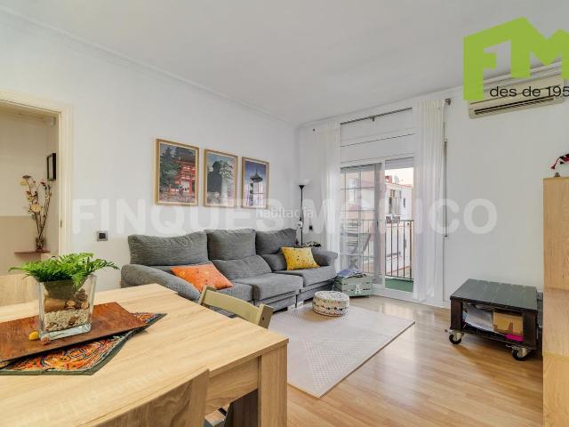 Piso en venta en Badalona, Casagemes. Piso exterior con 3 habitaciones 1 baño y balcón. Pisos.