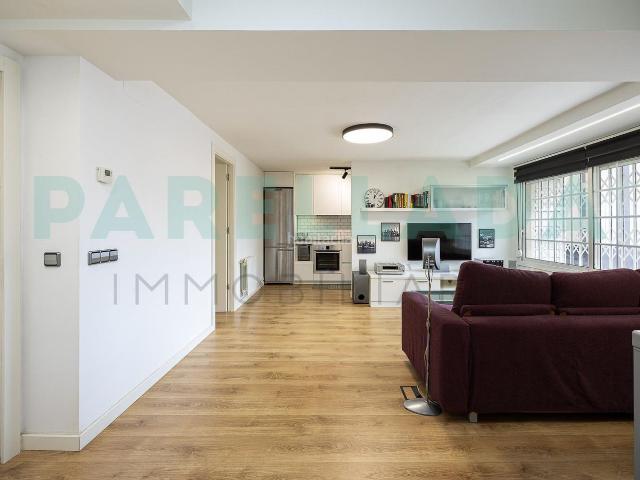 Piso en venta en Badalona, Centre. Exclusivo piso reformado con luz natural en el corazón de Badalona. Pisos.