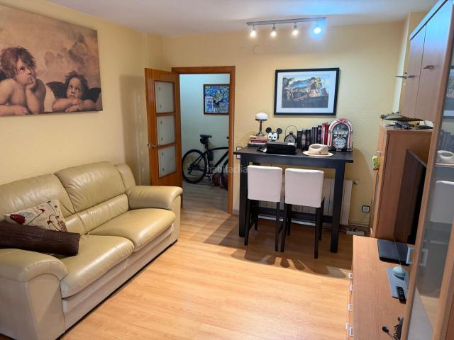 Piso en venta en Badalona, Congrés. PISO DE 3 HABITACIONES ALTO CON VISTAS DESPEJADAS. Pisos.