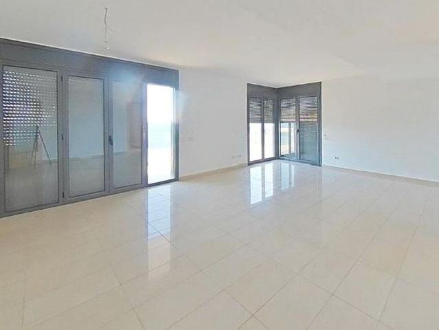 Piso en venta en Badalona, de 165 m² 4 habitaciones por 687.500