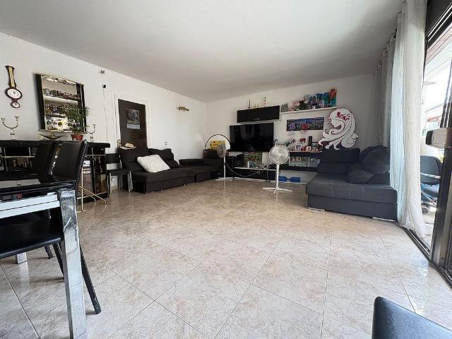Piso en venta en calle De Santiago, Badalona, de 169 m² 4 habitaciones por 399.000