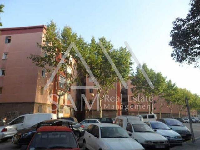 Piso en venta en Badalona, de 55 m² 3 habitaciones por 47.000