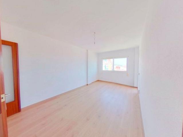 Piso en venta en Badalona, de 65 m² 3 habitaciones por 190.600
