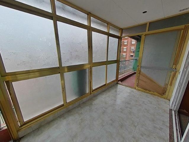 Piso en venta en Badalona, de 29 m² 3 habitaciones por 111.810