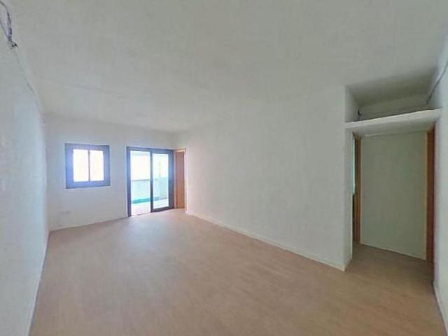 Piso en venta en Badalona, de 69 m² 3 habitaciones por 124.000