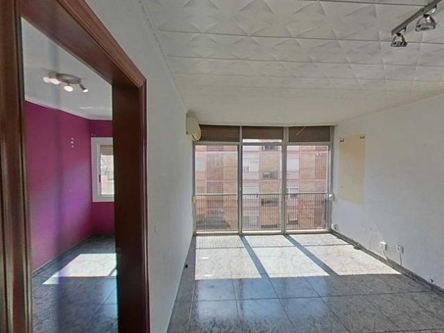 Piso en venta en Badalona, de 61 m² 2 habitaciones por 199.000