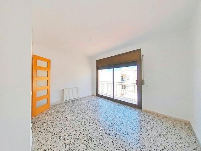 Piso en venta en Badalona, de 75 m² 3 habitaciones por 195.000