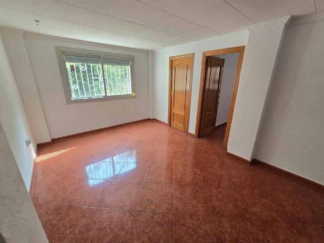 Piso en venta en Badalona, de 75 m² 4 habitaciones por 193.000
