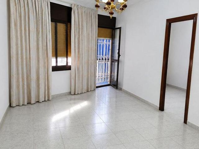 Piso en venta en Badalona, de 75 m² 4 habitaciones por 199.000