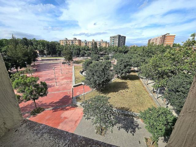 Piso en venta en Badalona, de 70 m² 3 habitaciones por 156.000