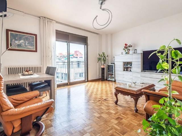 Piso en venta en Badalona, de 80 m² 4 habitaciones por 450.000