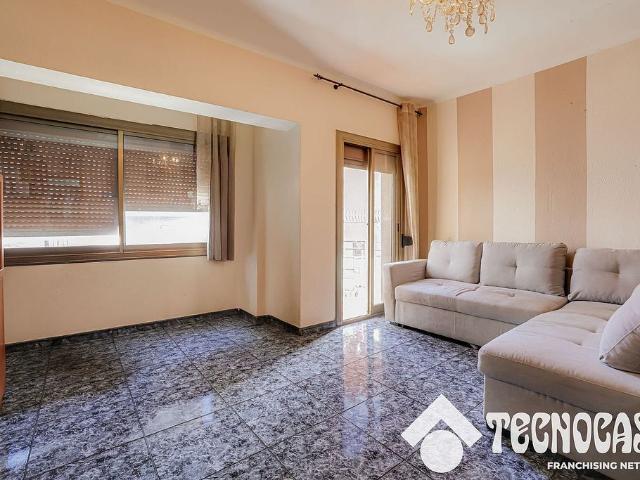 Piso en venta en Badalona, de 90 m² 5 habitaciones por 175.000 €