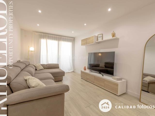 Piso en venta en Badalona, El Remei. EXCLUSIVA VIVIENDA SEMINUEVA CON PISCINA, PARKING Y VISTAS AL TIBIDABO A 5 MINUTOS DE BARCELONA. Pisos.