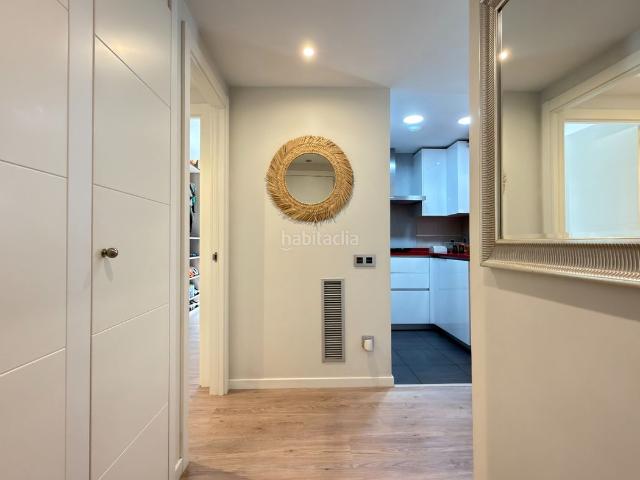 Piso en venta en Badalona, Gorg. Dolça Llar Sant Andreu Nord presenta este exclusivo piso exterior con terraza en Badalona, junto al mar. Pisos.