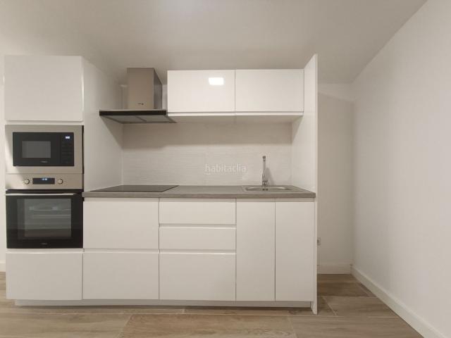 Piso en venta en Badalona, Gorg. Oportunidad única Vivienda semisotano totalmente reformada con terraza privada. Pisos.