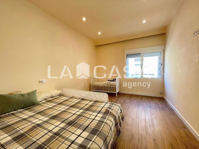 Piso en venta en Badalona, Gorg. Piso de 81 m con 2 dormitorios y calefacción en Badalona. Pisos.