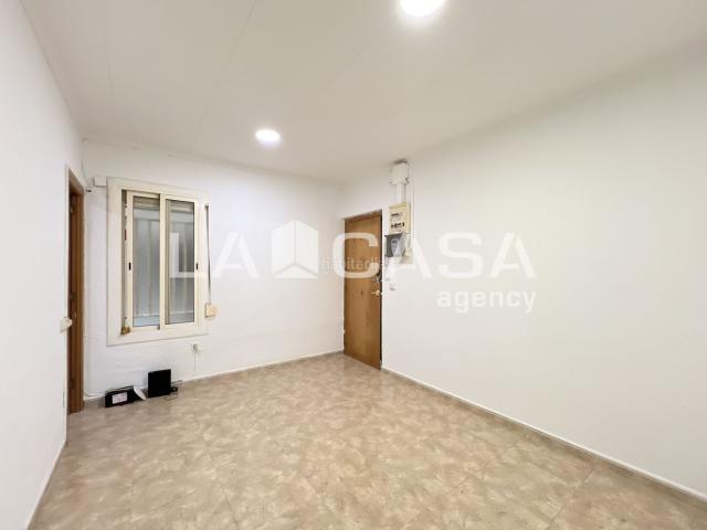 Piso en venta en Badalona, La Salut. DOS HABITACIONES. Pisos.