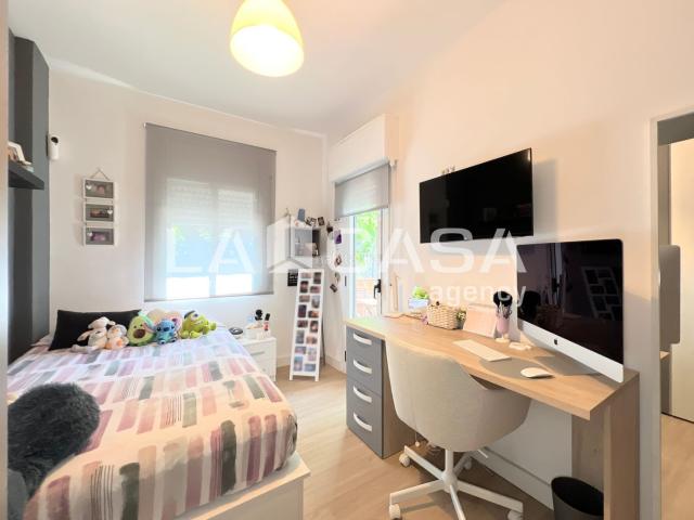 Piso en venta en Badalona, La Salut. PISO EN VENTA EN CARRER DE SOLSONA, LA SALUT BADALONA. Pisos.