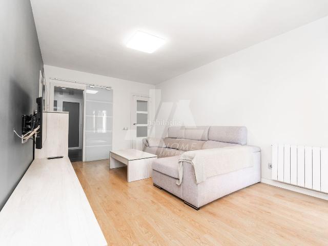 Piso en venta en Badalona, La Salut. Piso totalmente reformado listo para entrar a vivir. Pisos.