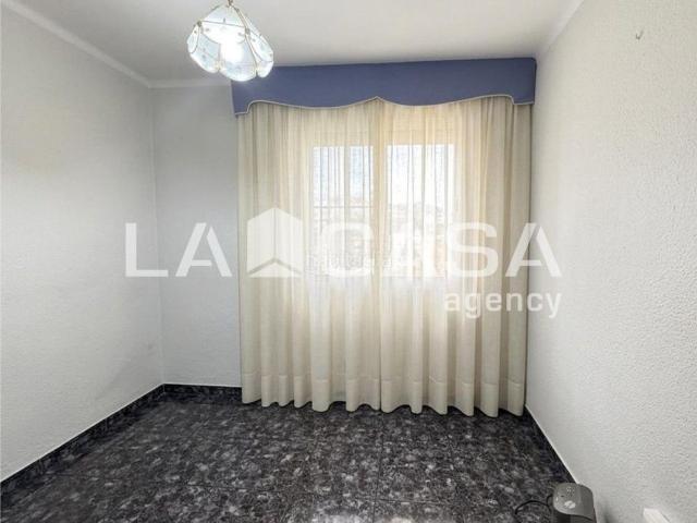 Piso en venta en Badalona, Llefià. ? ¡Una excelente oportunidad para crear el hogar que siempre has querido! ?. Pisos.