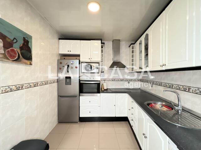 Piso en venta en Badalona, Llefià. ASCENSOR 4 HABITACIONES. Pisos.