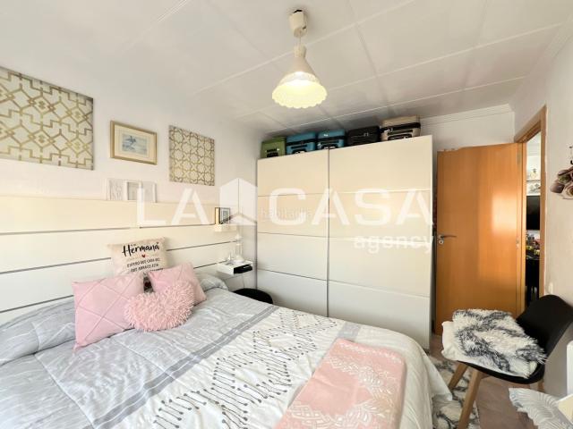 Piso en venta en Badalona, Llefià. Estupendo piso 2 habitaciones, ubicado en una segunda planta con ascensor, listo para entrar a vivir. Pisos.