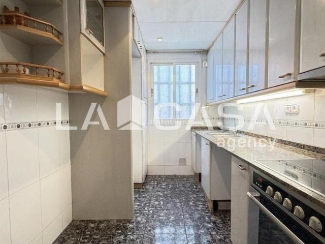 Piso en venta en Badalona, Llefià. Flat de 79 m con 3 dormitorios y ascensor en Llefia. Pisos.