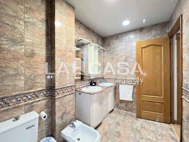 Piso en venta en Badalona, Llefià. GRAN OPORTUNIDAD EN INMEJORABLE ZONA!. Pisos.