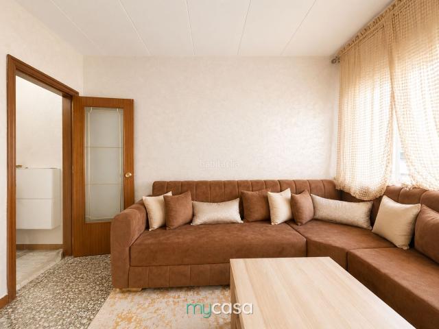 Piso en venta en Badalona, Llefià. ¡INVERSIÓN SEGURA EN BADALONA! PISO CON INQUILINO Y RENTABILIDAD INMEDIATA. Pisos.