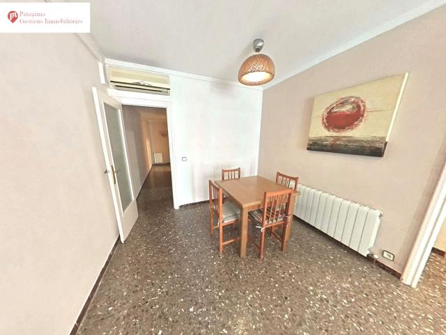 Piso en venta en Badalona, Llefià. Luminoso piso de 3 habitaciones con balcón terraza, ascensor y trastero en Badalona. Pisos.