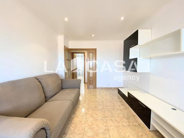Piso en venta en Badalona, Llefià. Piso con ascensor y excelentes vistas en muy buen estado. Pisos.