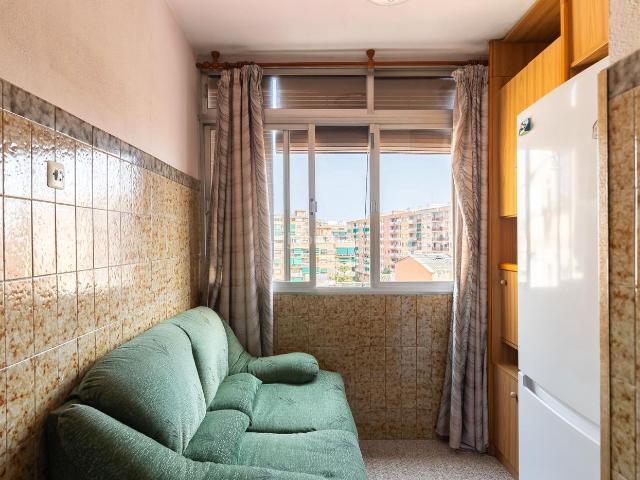 Piso en venta en Badalona, Llefià. Piso de 50 m2 listo para entrar a vivir. Pisos.